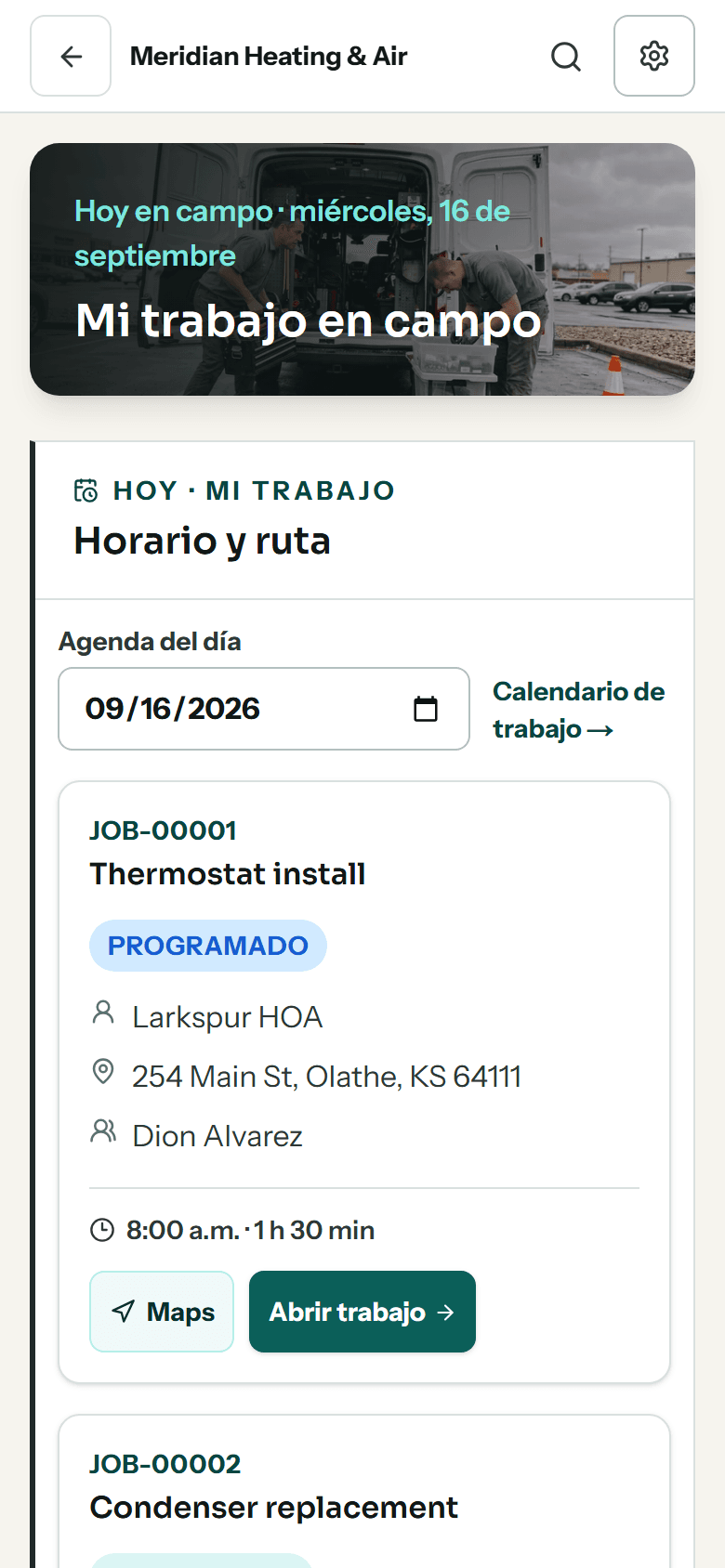 The crew app in Spanish on a phone: today's field work for Meridian Heating & Air, opening on the day agenda